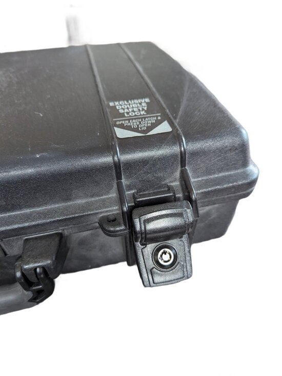 Pelican 1490 Case - Locking Laptop case / Briefcase - Picture 4 of 16